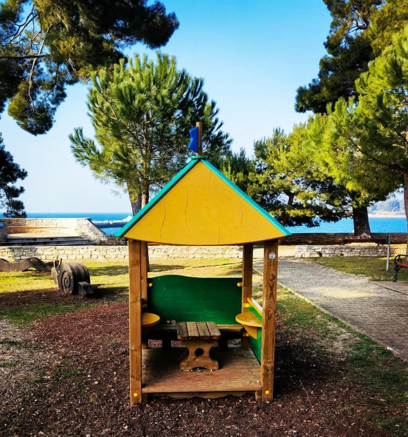 Nina Deluxe Superior 5 Star Apartment, Your Piece Of Heaven By The Sea & Park Новиград Экстерьер фото